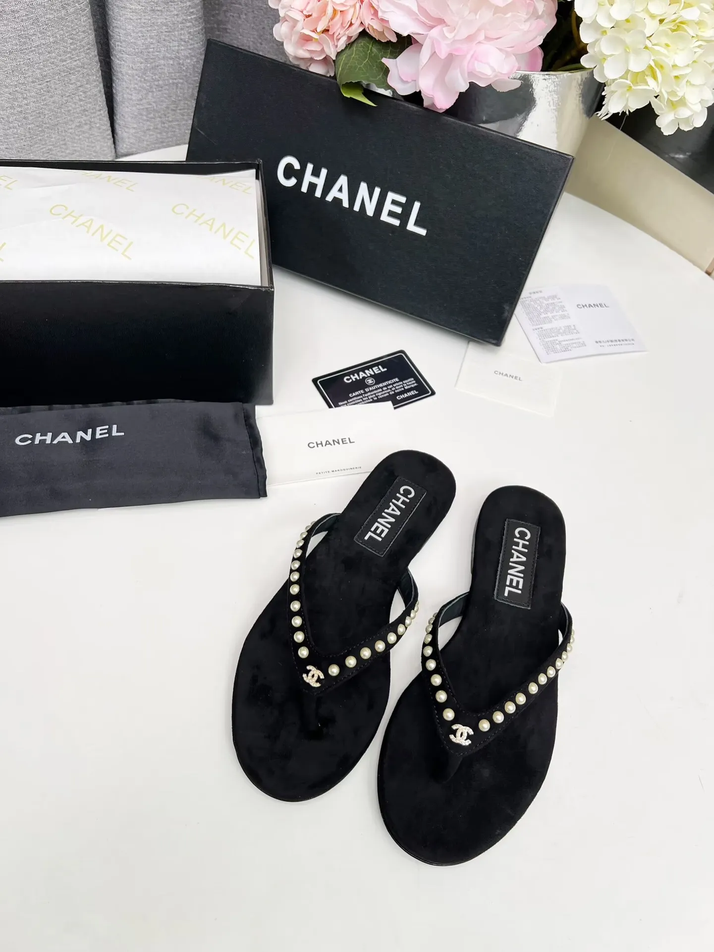 💕💕Factory direct selling price p440💕💕 Chanel new spring and summer genuine leather outsole flip-flops✅ I was really moved by this shoe when I first saw it💓 I liked it at first sight [surprised], 😊 and it has Chanel’s classic element diamond logo💎 Fabric: double-sided velvet Lining: cow lining Color: black Size: 35-41 (41 can be customized and non-returnable) Outsole: Made of genuine leather outsole Packaging: with card and cloth bag